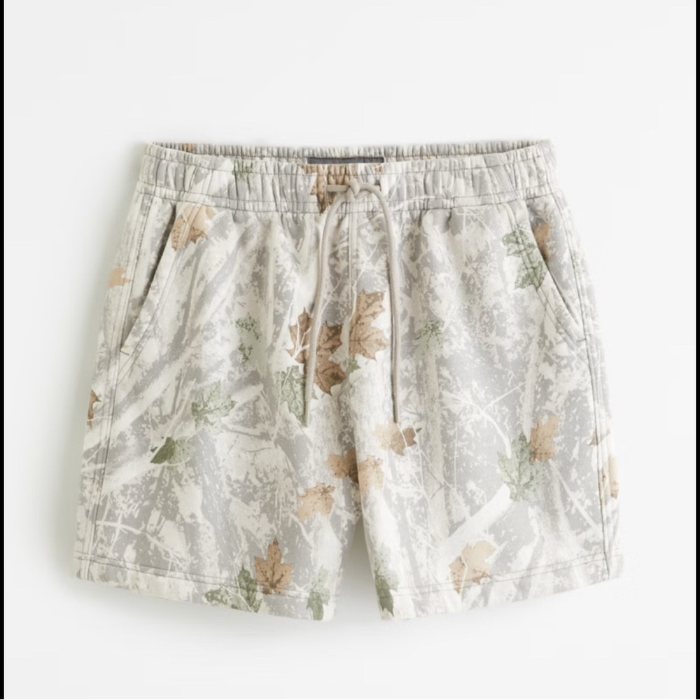 Abercrombie Camo shorts NWT